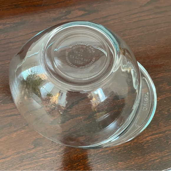 Pyrex Teardrop Batter Bowl - Picture 3 of 6